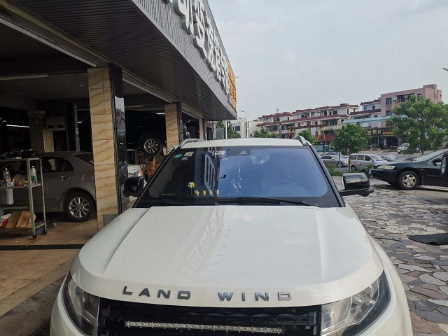 汽車玻璃裂紋用液體玻璃修復可以嗎？汽車玻璃砸壞了可以修復嗎？